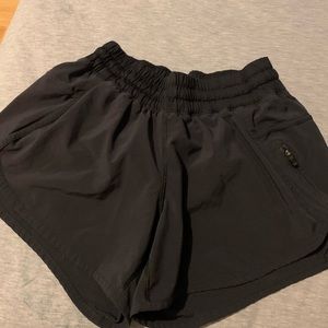 Black lulu tracker shorts!